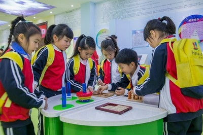 滁州市兩幼兒園小朋友走進龍蟠小學科技館探索科學奧秘